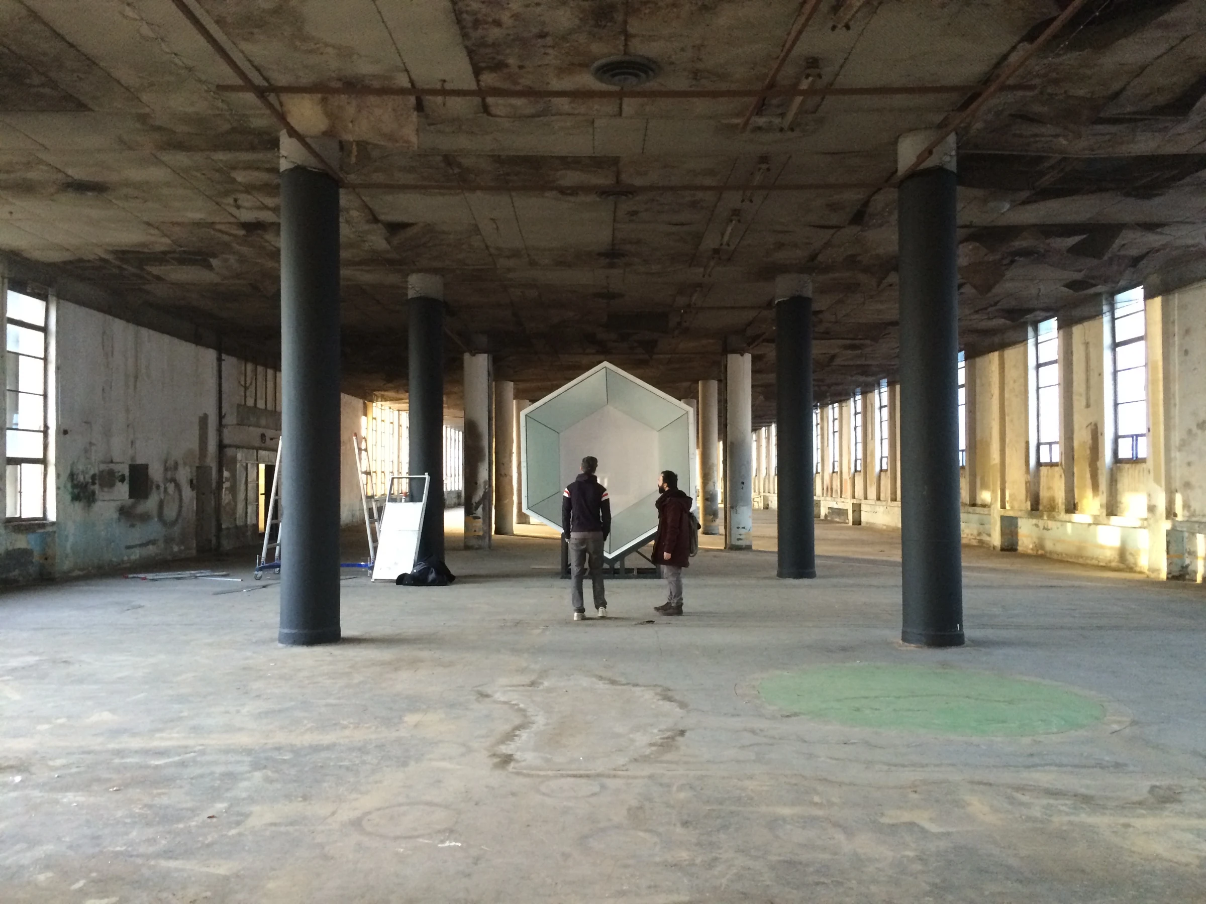 Visitors beside Gateway in the large Beykoz Kundura hall