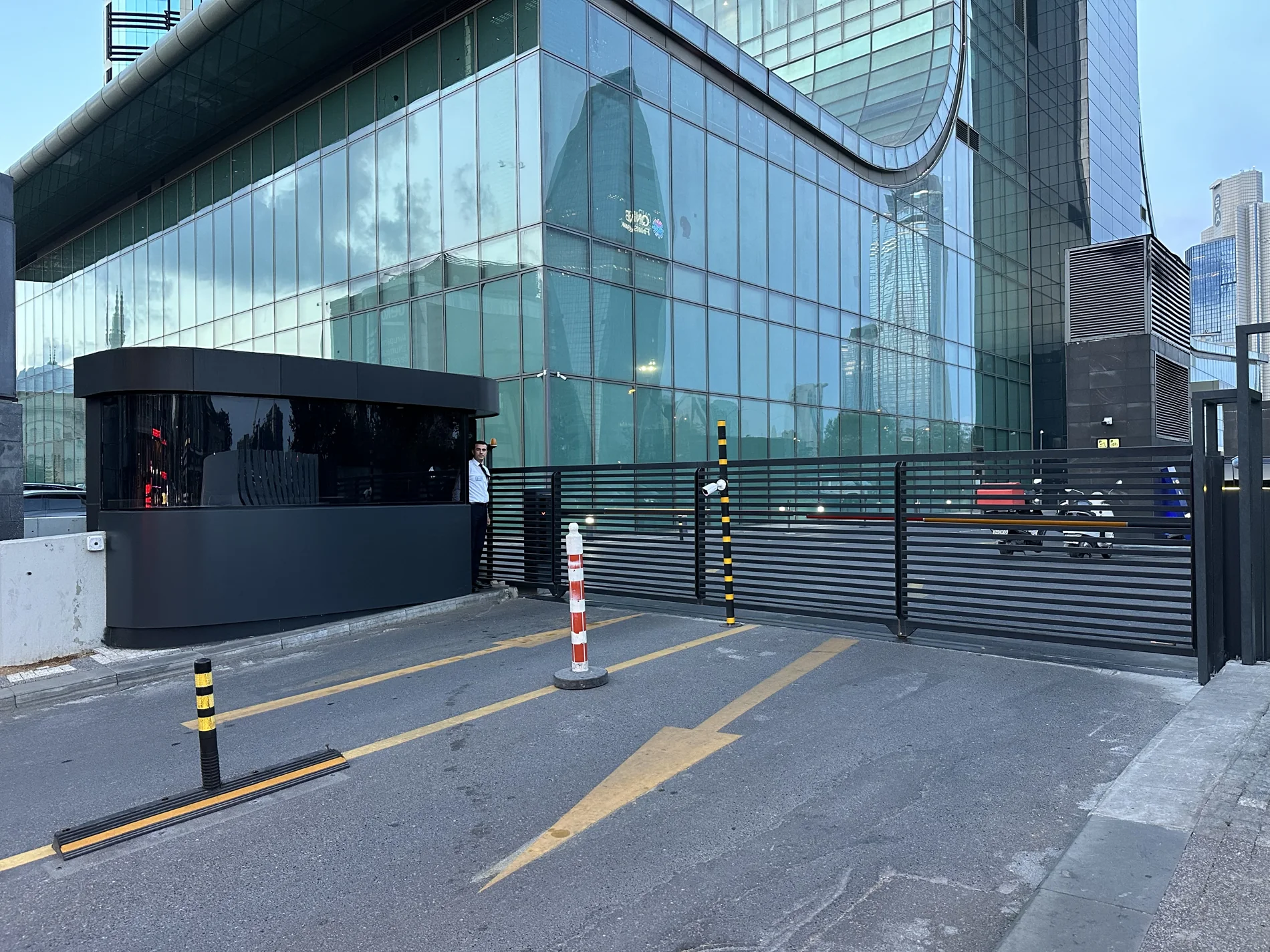 The horizontal gate, security cabin and sculptural entrance in one view