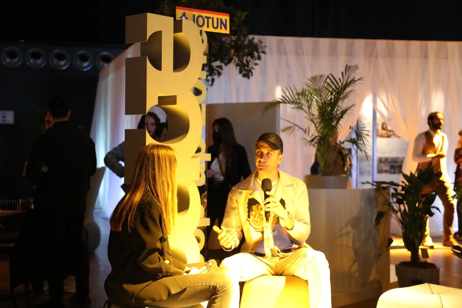 Fulya Bozkurt interviewing Tamer Nakışçı in the Jotun-sponsored Pop-up Zone
